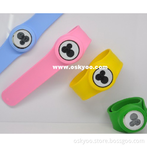 Kids Cartoon Watch Creative Funny Animal Snap Silicone Bracelet Slap Watch (P6700)